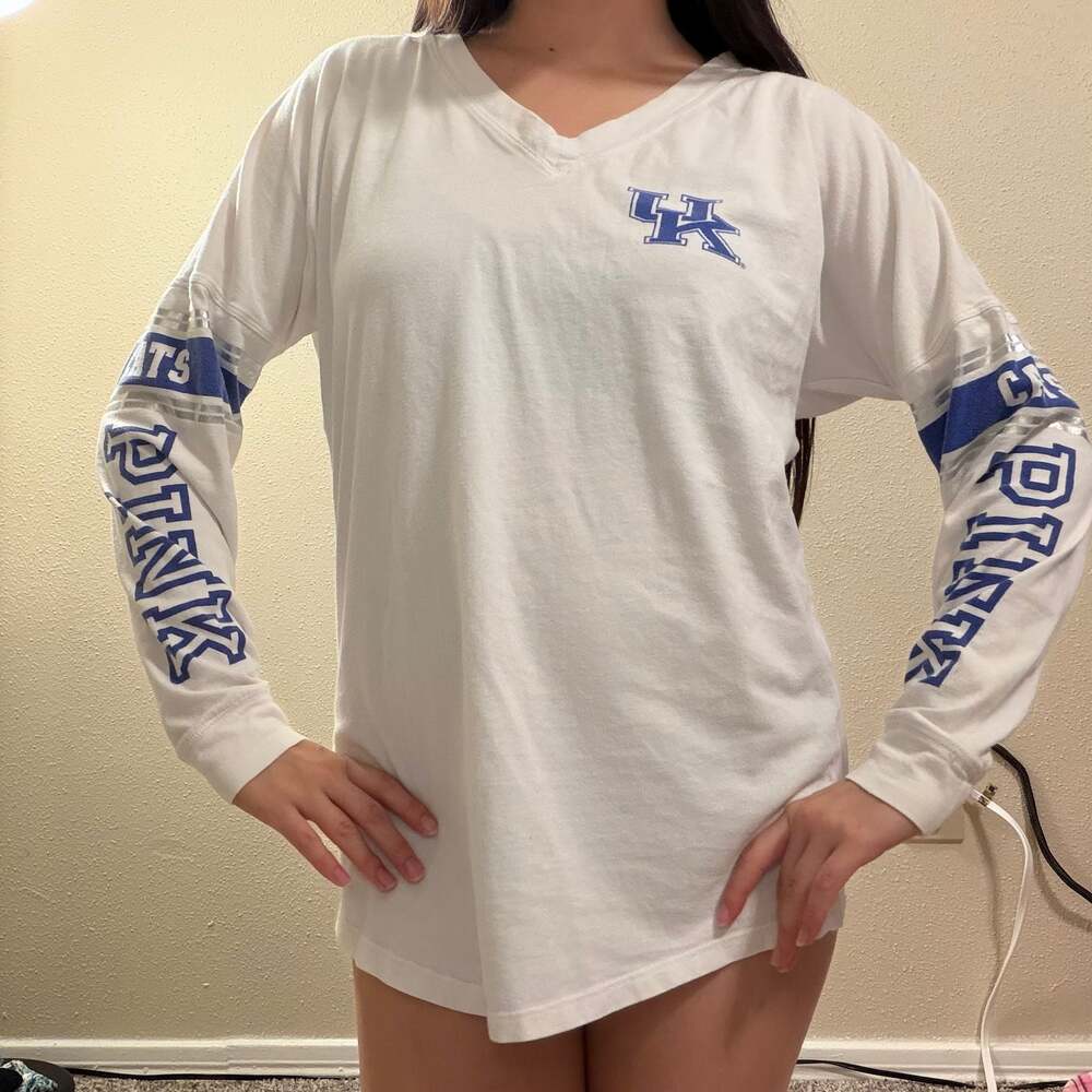 Victoria's Secret PINK Kentucky Wildcats Long Sleeve V-Neck Graphic T-Shirt